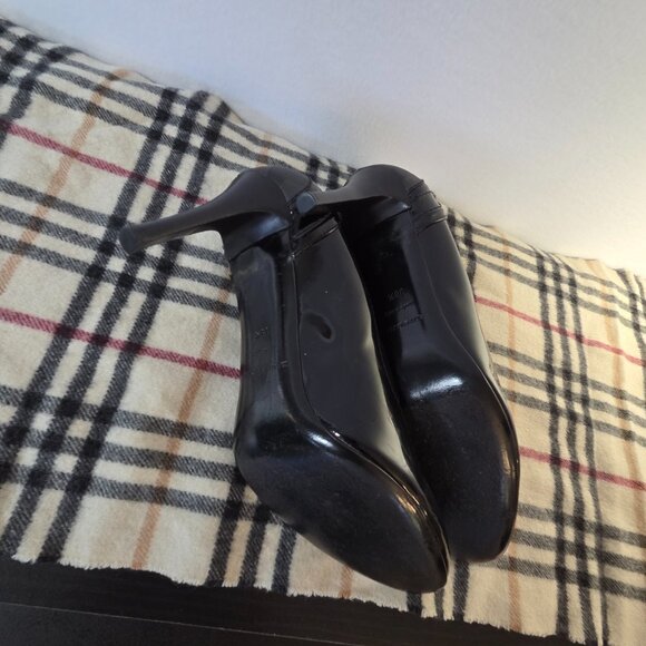 Burberry Black Patent Leather Stiletto Pumps - Size 38.5 - Picture 4 of 9